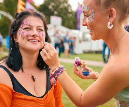 The Growing Popularity of Neon and Fluorescent Beauty Trends