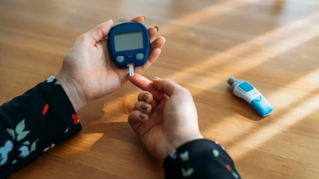 Why Blood Sugar Monitoring Matters More With Age and the Role of a Blood Glucose Meter Kit